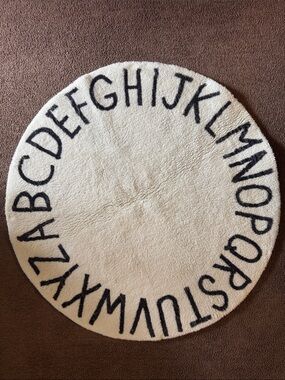 🖤🤍 EUC Round Alphabet Accent Rug | ABC Floor Mat